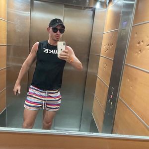 Meet your Posher, Ernesto j